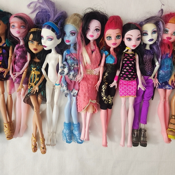 Mattel Monster High Huge Lot (24) Dolls Lot RARE limited edition 2008 and up Clo - Picture 9 of 16